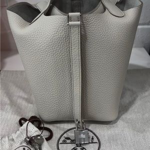 🔥SOLD🔥 Hermès Picotin 18